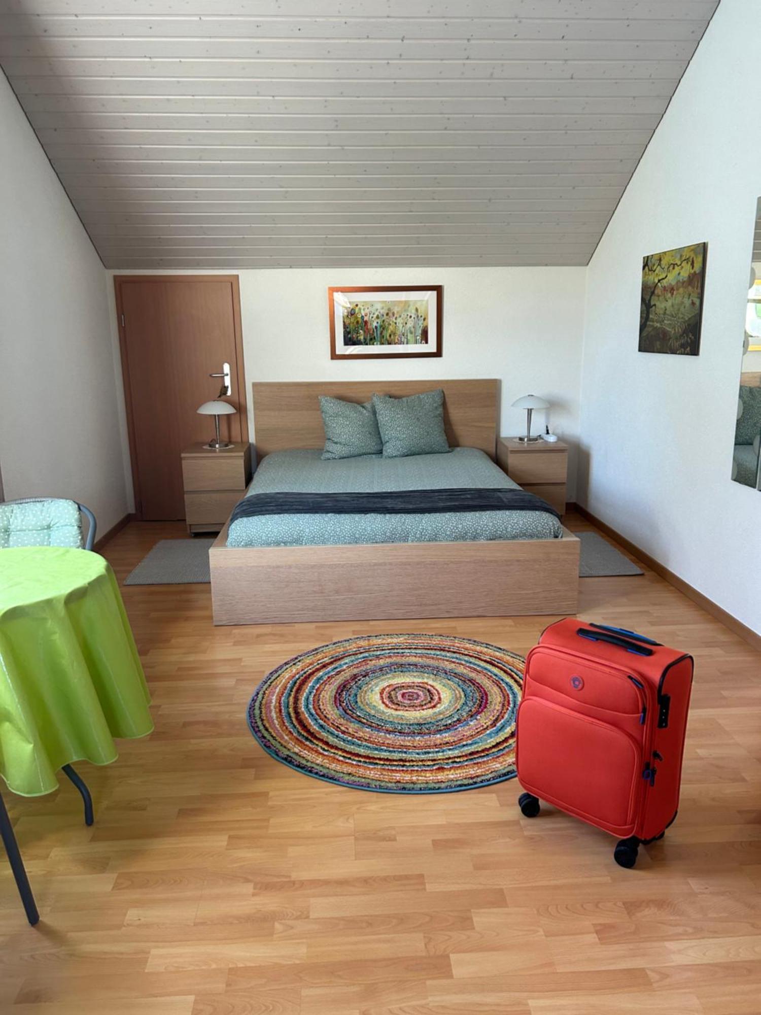 Queen Guest Room Mont-sur-Rolle Exteriér fotografie