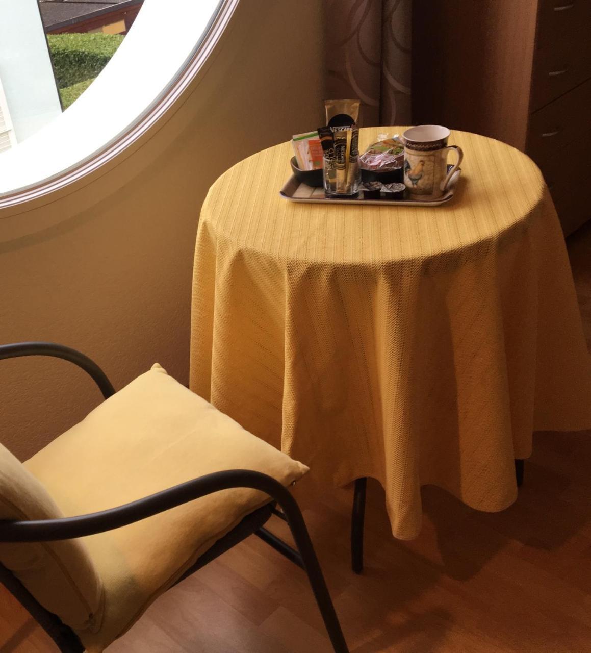 Queen Guest Room Mont-sur-Rolle Exteriér fotografie